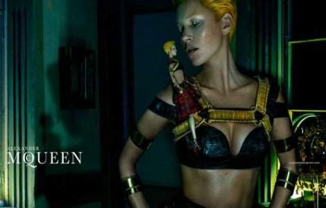 Casa de moda Alexander McQueen are o noua imagine
