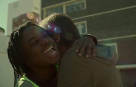  Video  Ce-ai face daca ai primi 1.000 de lire de la un necunoscut?