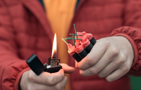 Ce amenzi vor primi cei care vor utiliza materiale pirotehnice de sărbători