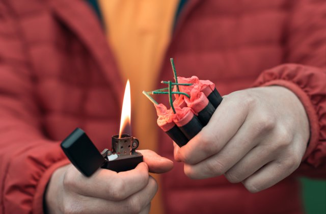 Ce amenzi vor primi cei care vor utiliza materiale pirotehnice de sărbători