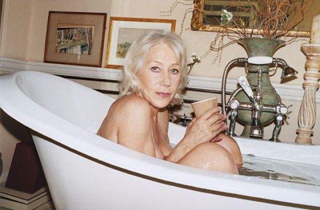 [FOTO] Helen Mirren, topless la 64 de ani