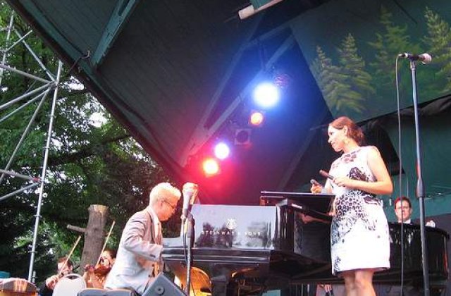 Pink Martini isi gaseste inspiratia in filmele vechi