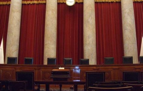 S-a sinucis in sala de judecata