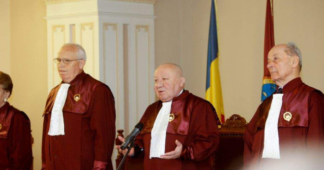 Surprize, surprize: Decizia CCR s-a amanat