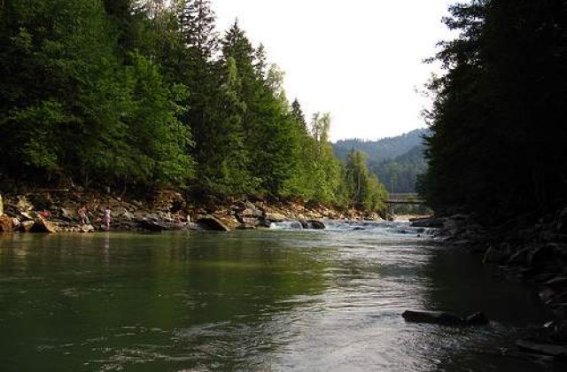 Vremea isi face de cap: Cod rosu de inundatii pe Prut