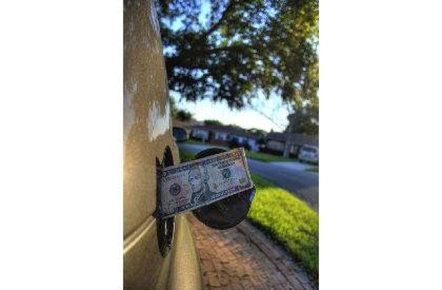 Cat castiga sefii industriei "pe patru roti"?