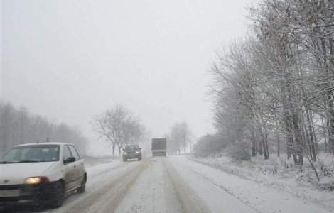 Circulatie intrerupta pe autostrazi si 32 de drumuri nationale