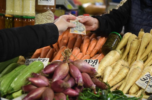 2022, anul creșterilor de preț. Cu cât se scumpesc alimentele, asigurările RCA și facturile la energie, de la 1 ianuarie