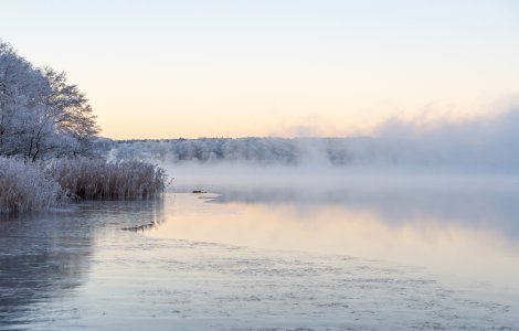 ANM: Cod galben de ceaţă şi polei în zone din 10 judeţe, în următoarele ore