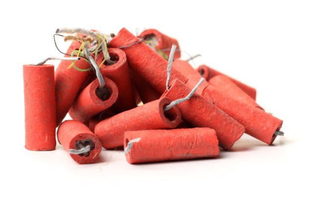 Peste 7 tone de materiale pirotehnice au fost confiscate la Constanța în urma a 3 percheziții la domiciliu