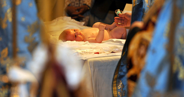 Bebeluș refuzat la botez, în Suceava. Motivele sunt incredibile