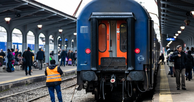Întârzieri de sute de minute la sosirea și plecarea trenurilor din Gara de Nord, din cauza unui incendiu la o locomotivă