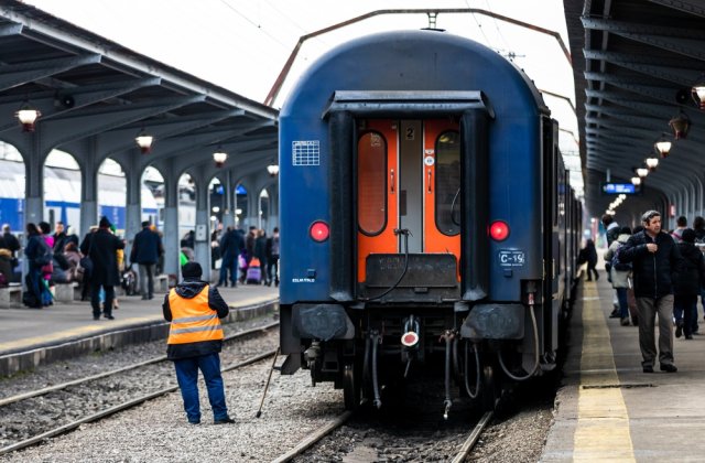 &Icirc;nt&acirc;rzieri de sute de minute la sosirea și plecarea trenurilor din Gara de Nord, din cauza unui incendiu la o locomotivă