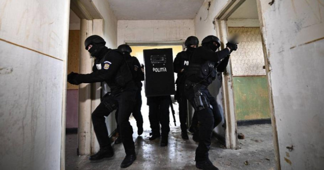 O fetiţă de 6 ani din Harghita a murit după ce a fost lovită de o maşină. Luptători SAS au intervenit pentru a-l apăra pe șofer de rudele victimei