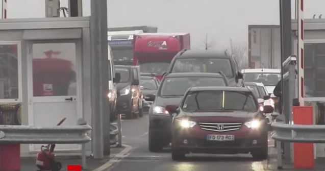 Haos în vămi: A început „exodul” românilor, după Sărbători. Oamenii se întorc încolonați spre străinătate