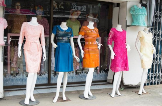 Talibanii au ordonat „decapitarea” manechinelor din vitrinele magazinelor pentru a nu fi transformate în „idoli” 