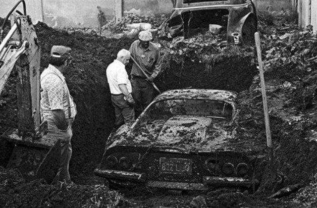 VIDEO: Povestea unui Ferrari &icirc;ngropat &icirc;ntr-o grădină și descoperit de c&acirc;țiva copii