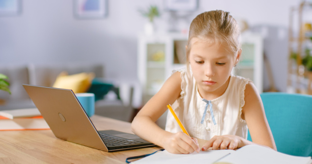 Elevii din Giurgiu fac lecții online.Primăria n-are bani pentru căldură în școli