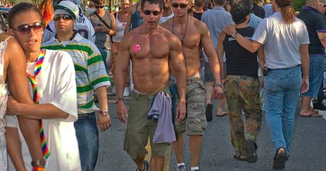 Parada gay, incheiata cu un mort si doi raniti