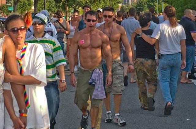 Parada gay, incheiata cu un mort si doi raniti