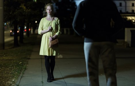 Agresor sexual pe străzile din București. Individul alerga femeile în plină zi și le pipăia în zonele intime