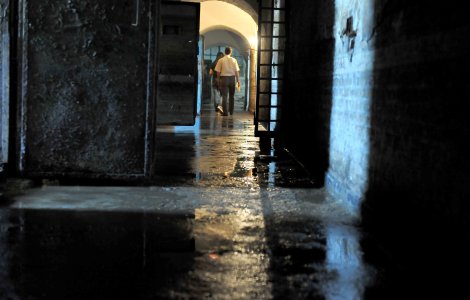 Timiș: Bărbați reținuți și arestați preventiv pentru tâlhărie calificată asupra unui bărbat de 77 de ani