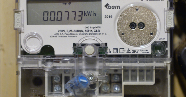 Consumul mare de energie poate aduce deconectarea. Ce aparate nu trebuie să țină românii simultan în priză