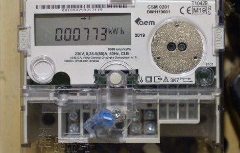 Consumul mare de energie poate aduce deconectarea. Ce aparate nu trebuie să țină românii simultan în priză