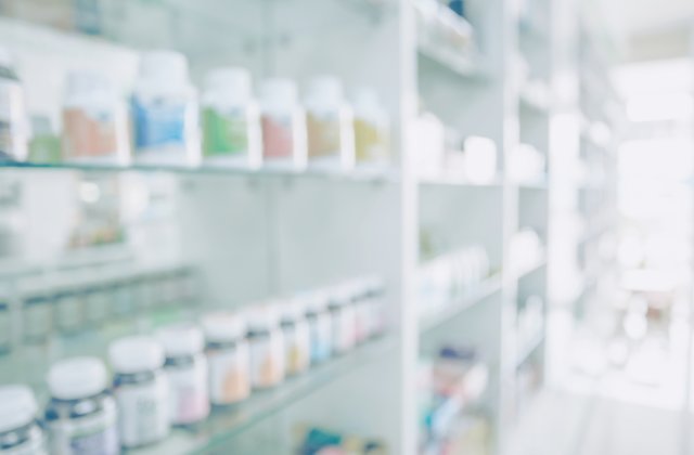 O nouă lovitură pentru românii bolnavi. Pastilele, mai scumpe cu 40% 