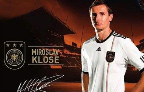 Klose l-a egalat pe Pele