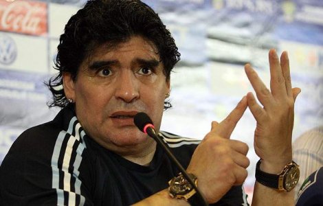 Maradona dedica victoria Argentinei lui Valentino Rossi
