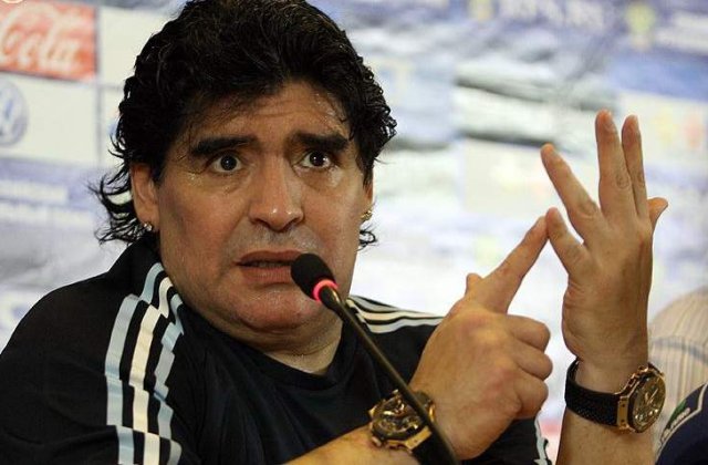 Maradona dedica victoria Argentinei lui Valentino Rossi