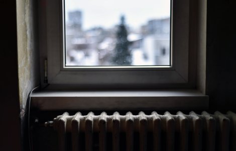 Bucureștenii mai au de îndurat frigul din case încă 15 ani. Ce explicații au găsit oficialii