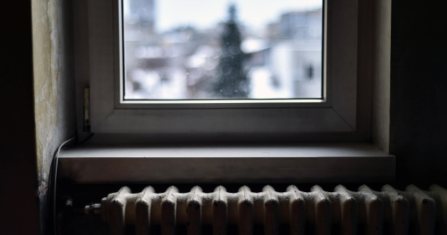 Bucureștenii mai au de îndurat frigul din case încă 15 ani. Ce explicații au găsit oficialii