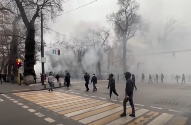 Președintele Kazahstanului a dat ordin de tragere în protestatari pentru a opri revolta