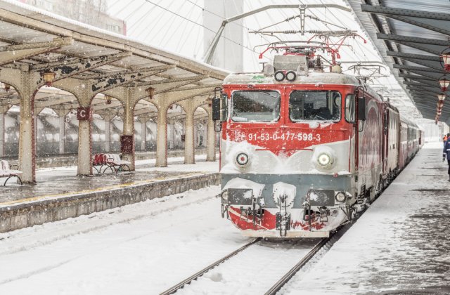 Trenurile CFR circulă cu întârziere din cauza condițiilor meteo din vestul țării