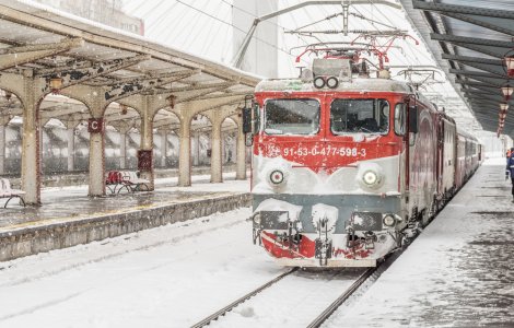 Trenurile CFR circulă cu întârziere din cauza condițiilor meteo din vestul țării