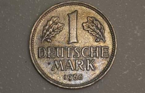 Euro, "lovit sub centura"? Jumatate dintre germani vor marca inapoi