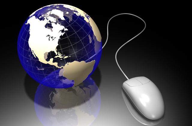 Cand "se dau" romanii pe Internet?