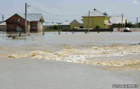 Bilantul inundatiilor: 22 de morti si mii de persoane evacuate