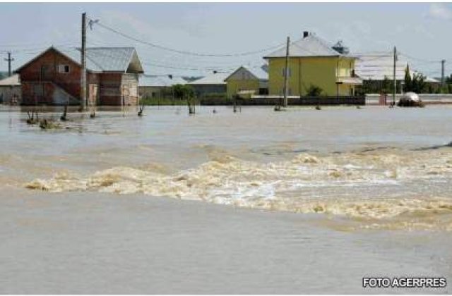 Bilantul inundatiilor: 22 de morti si mii de persoane evacuate