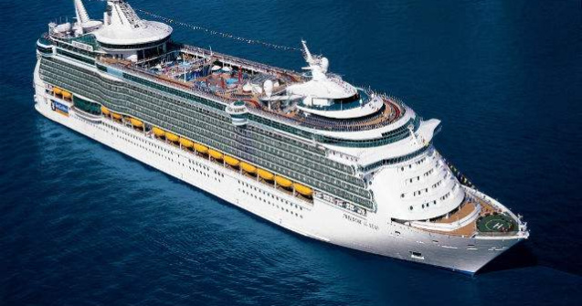 Sute de romani au luat bilete pentru croaziere pe cel mai mare vas
