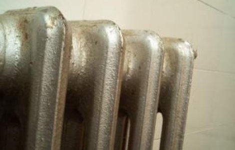 Romanii care isi inchid caloriferele ar putea fi AMENDATI