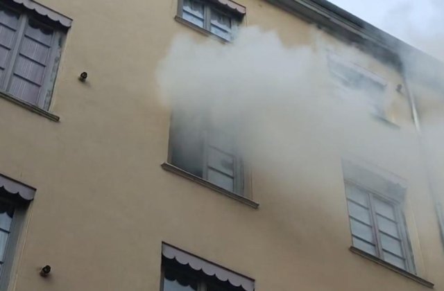 Jandarmii francezi au greșit casa: Au tras o grenadă cu gaz în camera unei fetițe de 12 ani