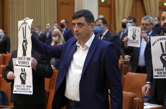 AUR cere eliminarea de urgență a condiției prezentării certificatului verde COVID-19 la intrarea într-o instituție publică