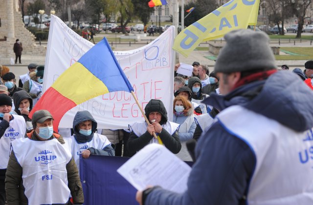 Lucrătorii din învățământ protestează joi la Guvern contra nemajorării salariilor potrivit legii salarizării