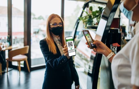 Senatul Franței a aprobat introducerea paşaportului de vaccinare COVID-19