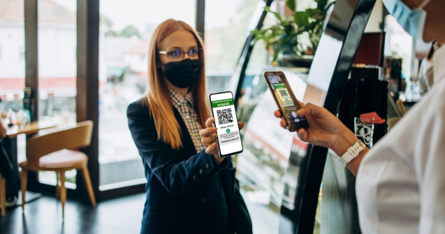 Senatul Franței a aprobat introducerea paşaportului de vaccinare COVID-19