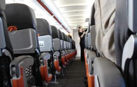 Culmea low cost-ului: Bilet de avion cu loc in picioare