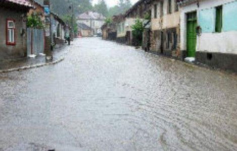 Romania "se ineaca". Autoritatile nu fac fata inundatiilor